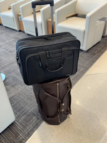 Wool & Oak - NOVA Large Duffle Bag with Wheels - Carry On Garment Duffle Bags for Overnight, Hospital - Travel Bags with Shoe Compartment & Tech Pocket photo review